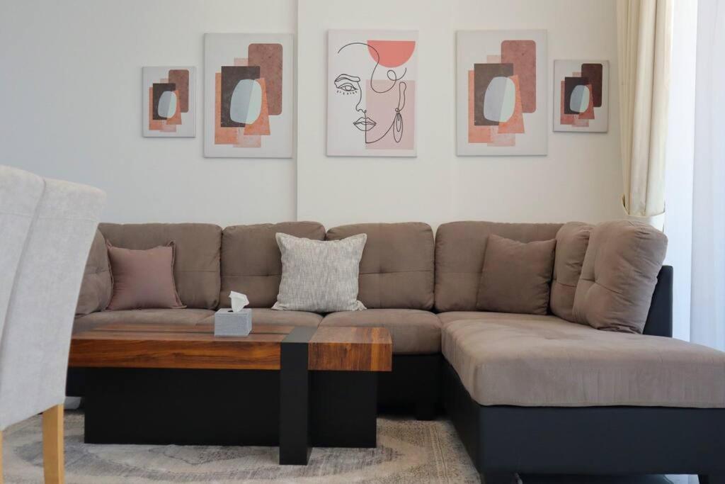 Wanderlust 2br In Masdar Apartment